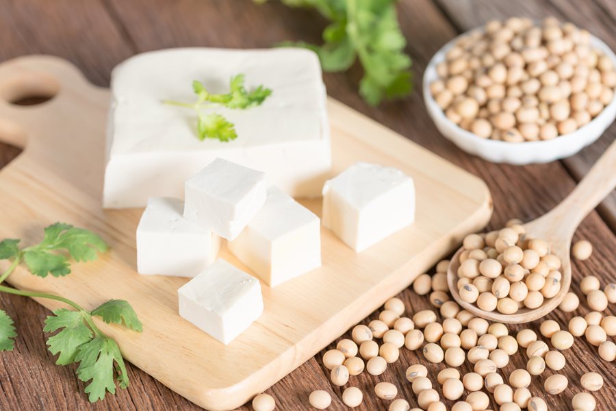 Tofu-with-soy-bean-_shutterstock_661010404.jpg protein bevitel